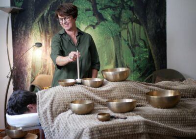 Klangtherapie: Harmonie und Heilung durch Klänge